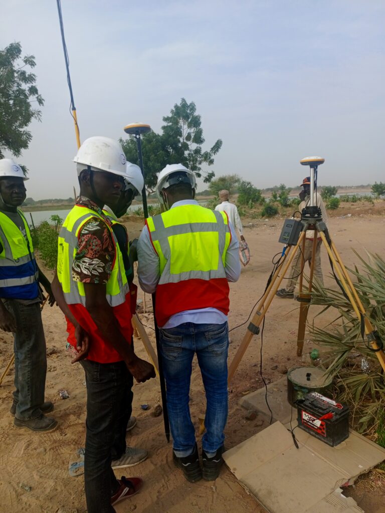 Lire la suite à propos de l’article RELEVE PLANIMETRIQUE ET ALTIMETRIQUE DU SITE DE LA CITE DU LAC